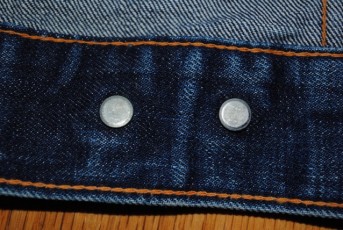 Waistband buttons