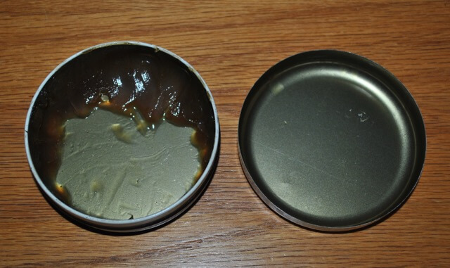 ヴィンテージ レッドウィング レザーコンディショナーの蓋を開けた所